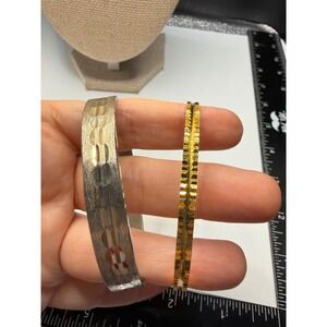 Set of 2 Textured Bangle Bracelets Silver Tone Diamond Cut Gold Tone Faceted‎